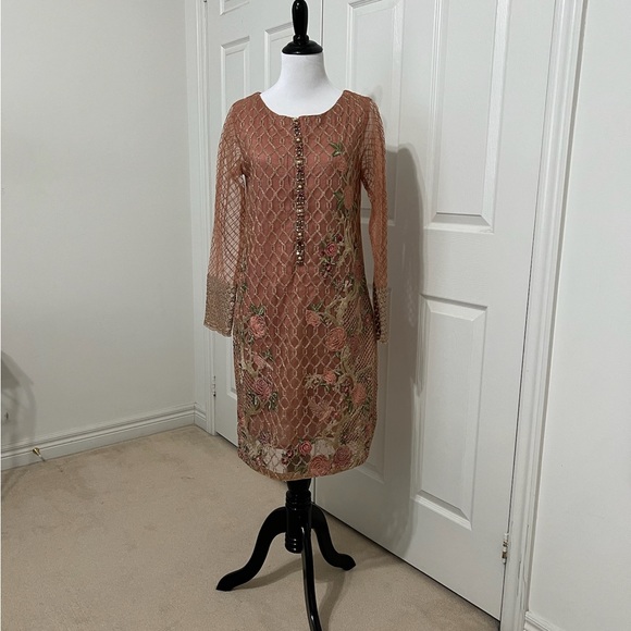 NEW! LIMELIGHT embellished and embroidered dress size smalll - Picture 3 of 5